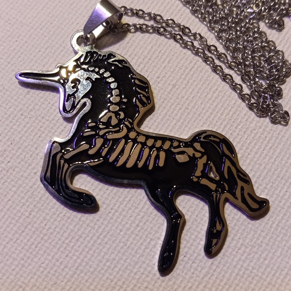 Unicorn skeleton necklace - Picture 5 of 10